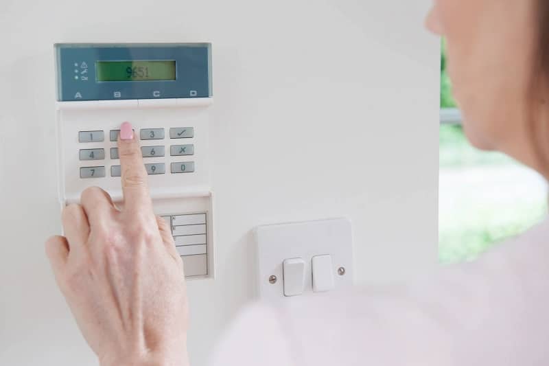 Beneficios de instalar una alarma en casa - Cubesystem